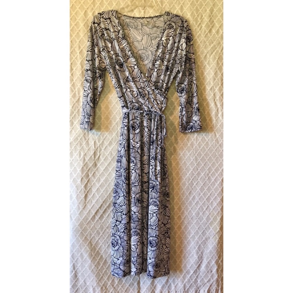White and Black floral long sleeved dress size S